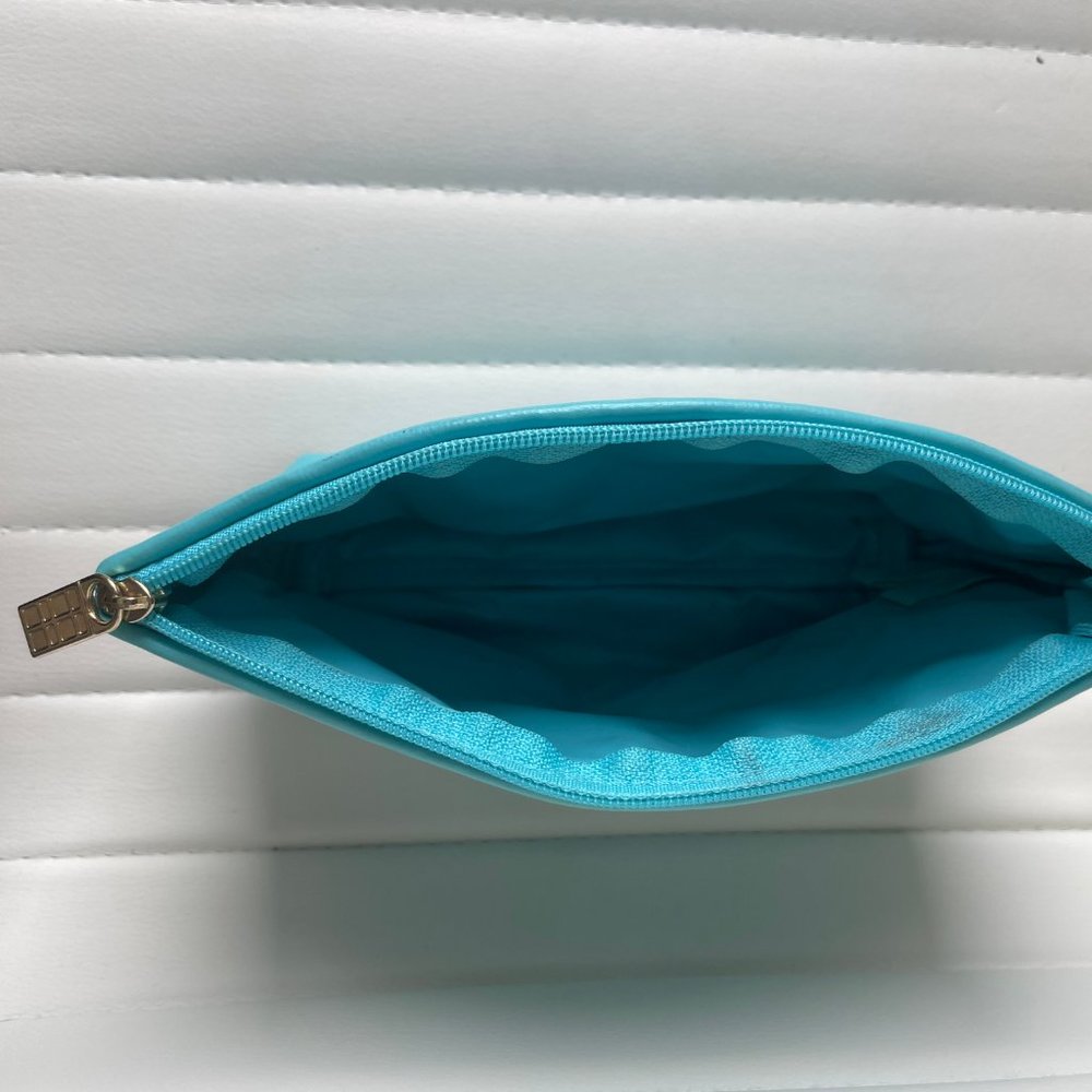 Elizabeth Arden small makeup pouch | 3 for $10 - Picture 2 of 2